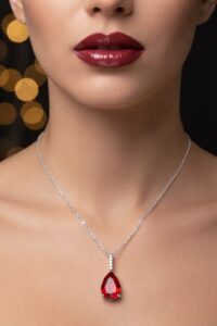 Toptan Gümüş Renk Sıra Taşlı Bordo Damla Model  Sf  Zincir Çelik Kolye - 3846