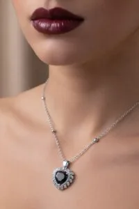 Alternative view of Toptan Gümüş Renk Siyah Taş Kalp Model Top Zincir Çelik Kolye- 3852