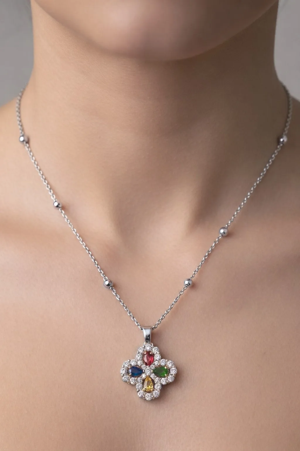 Toptan Gümüş Renk Mix Taşlı Van Yonca Model Top Zincir Çelik Kolye - 3859 3 Toptan Gümüş Renk Mix Taşlı Van Yonca Model Top Zincir Çelik Kolye - 3859