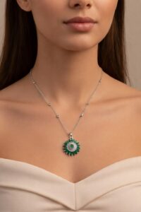 Alternative view of Toptan gümüş Renk Yeşil Taş Güneş Model Top Zincir Çelik Kolye- 3861