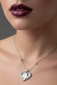 Toptan Gümüş Renk Beyaz Sedef Kalp Kelebek Model Top Zincir Çelik Kolye- 3849